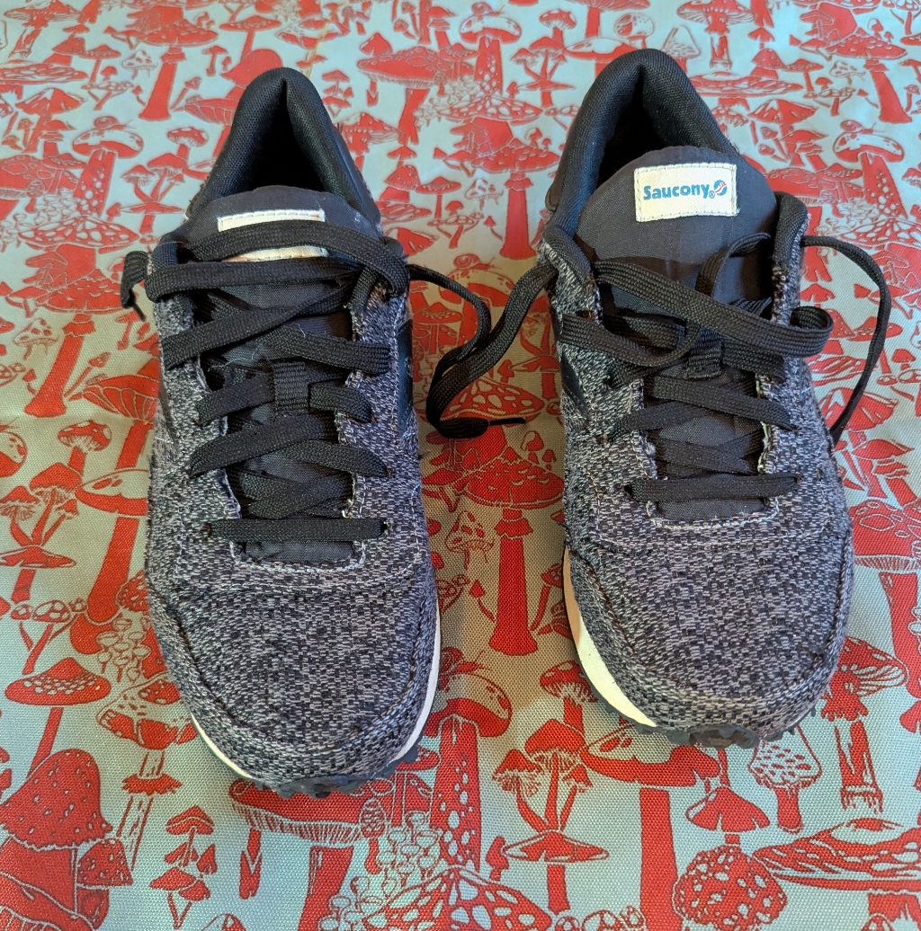 Sauoncy Brand Sneakers  Size 9